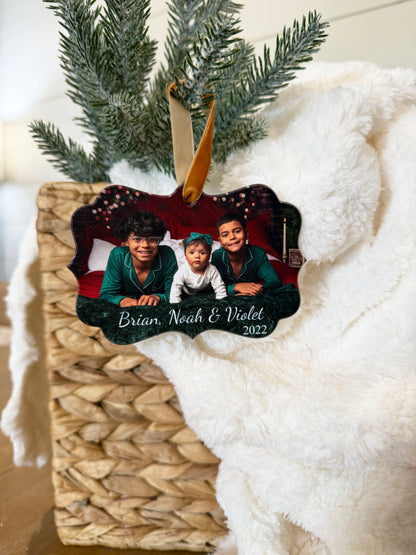 Full-Photo Scalloped Edge Ornament